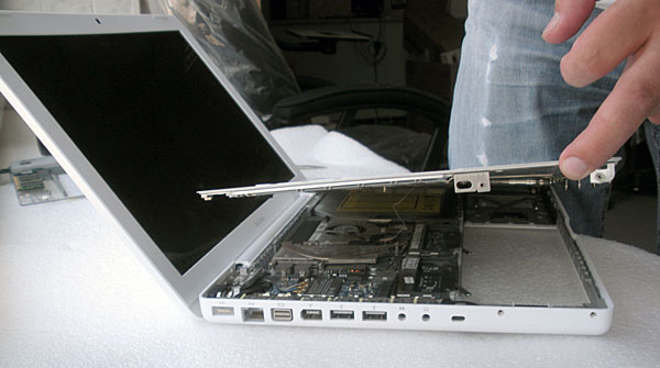 Как разобрать MacBook white